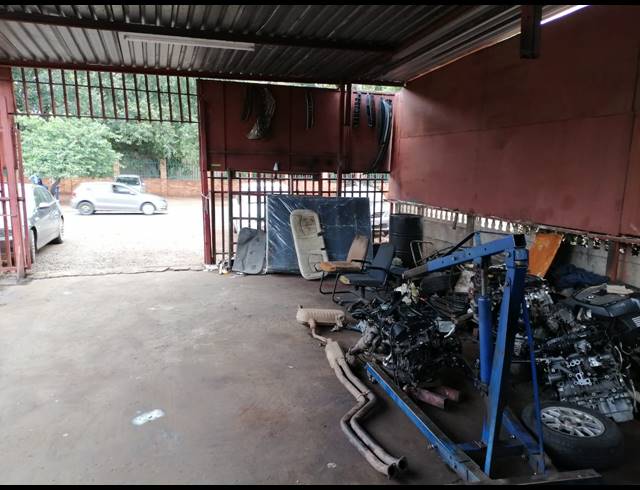 150M² WORKSHOP FOR SALE IN RUSTENBURG CENTRAL